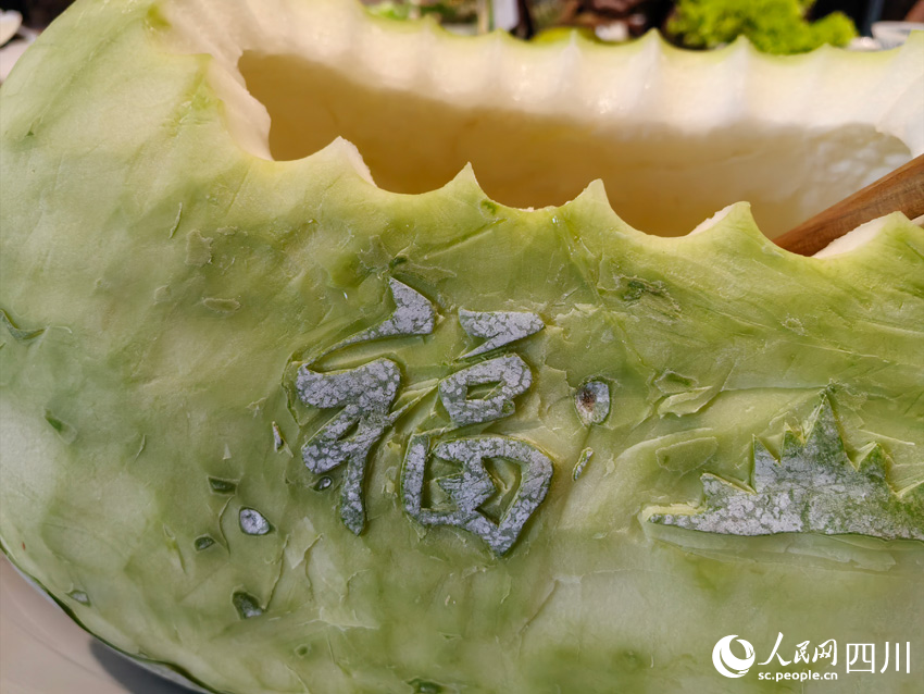 創意冬瓜做餐盤。人民網記者 劉海天攝