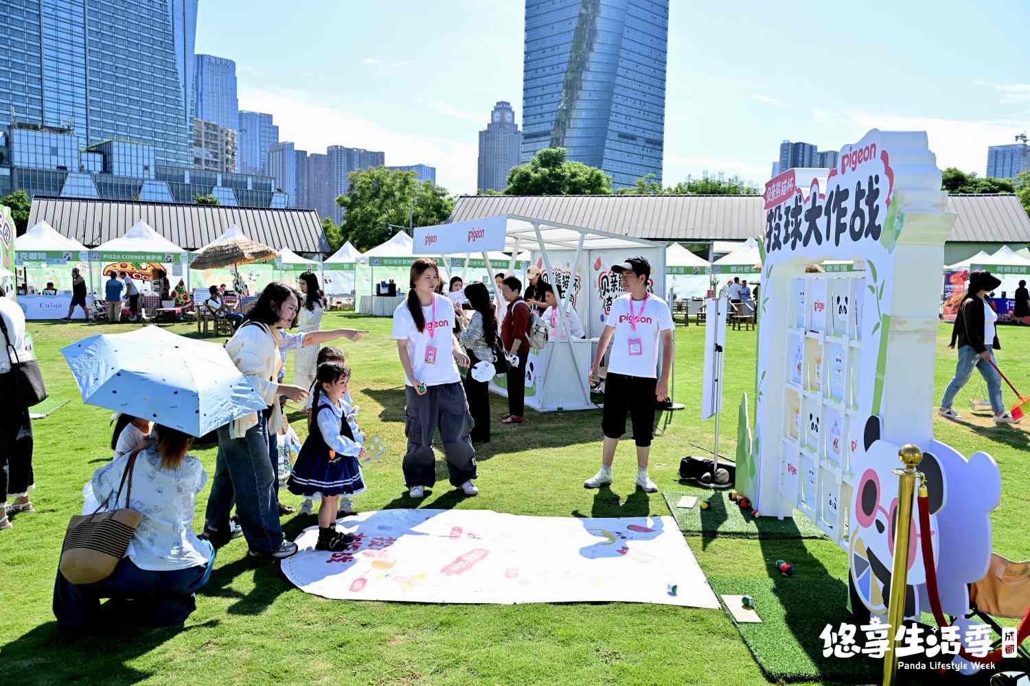 首屆成都悠享生活博覽會暨蓉城嗨購消費季活動現場。成都市博覽局供圖