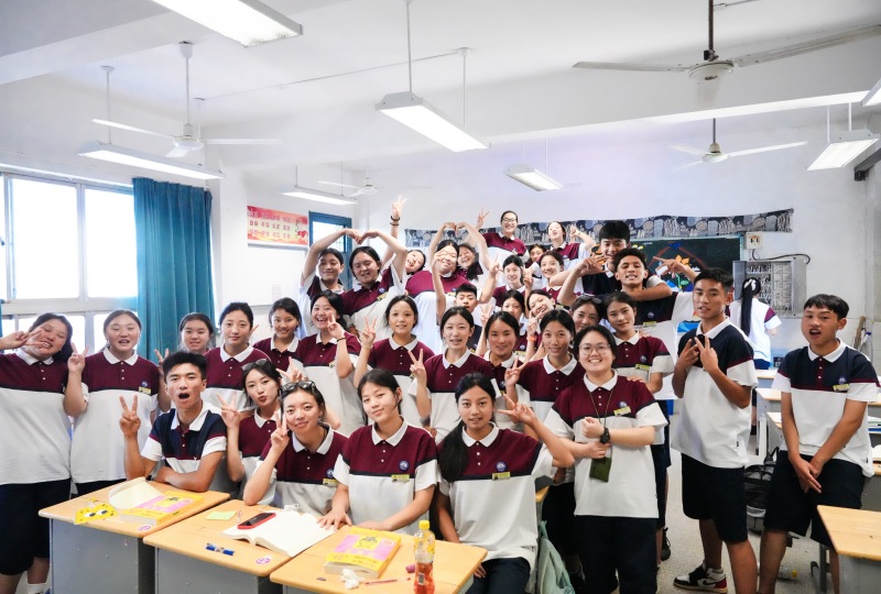 浙甘班學生合影。婺城區援派道孚縣工作分隊供圖