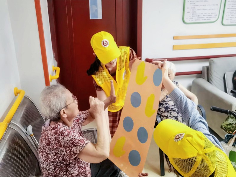 體療護康：傳統養生守銀齡。西南醫科大學供圖