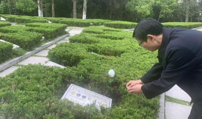 浙川尋親路 慰藉烈士魂從巴山蜀水到東海之濱，一場跨越千里的尋親行動圓滿完成。這次行動，不僅讓張福德烈士與親人“團圓”，更是一場“紅色使命”的接力。