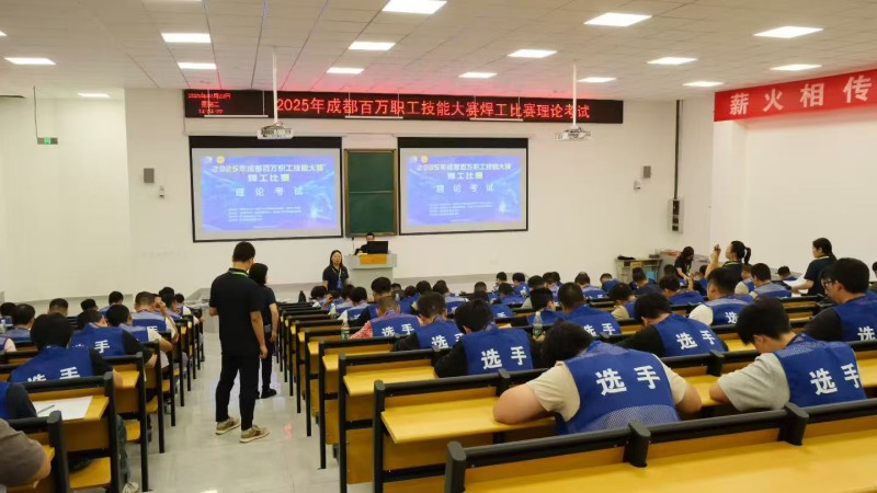 選手理論比賽中。川鍋校供圖