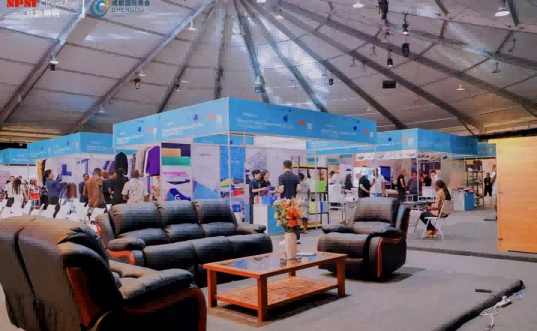 2025蓉耀絲路·成都坦桑尼亞特色家居展現場。成都市貿促會供圖