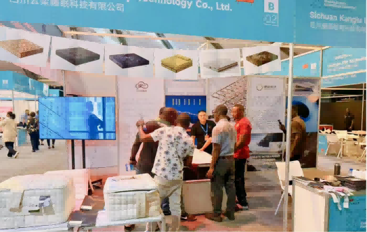 2025蓉耀絲路·成都坦桑尼亞特色家居展現場。成都市貿促會供圖