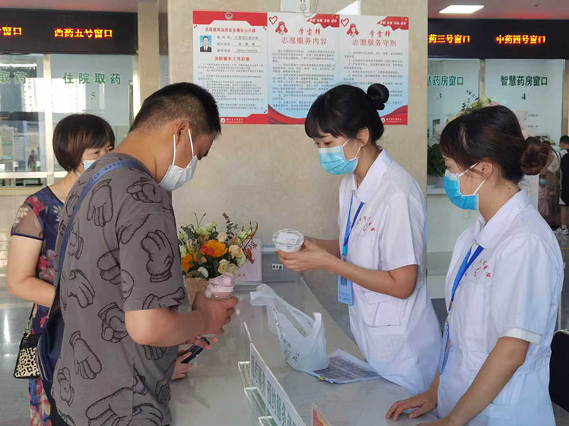 閬中市中醫醫院門診綜合服務中心。陳娟攝