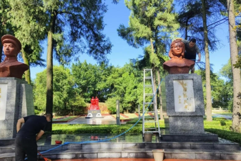 自貢市烈保中心全力做好烈士紀念日祭掃準備工作為保障社會各界祭掃活動安全有序開展，營造莊嚴肅穆、干凈整潔的瞻仰環境，自貢市烈保中心統籌部署，組織全體干部職工對陵園內外開展全方位、精細化前期準備工作，以扎實行動守護紅色記憶、傳承英烈精神。