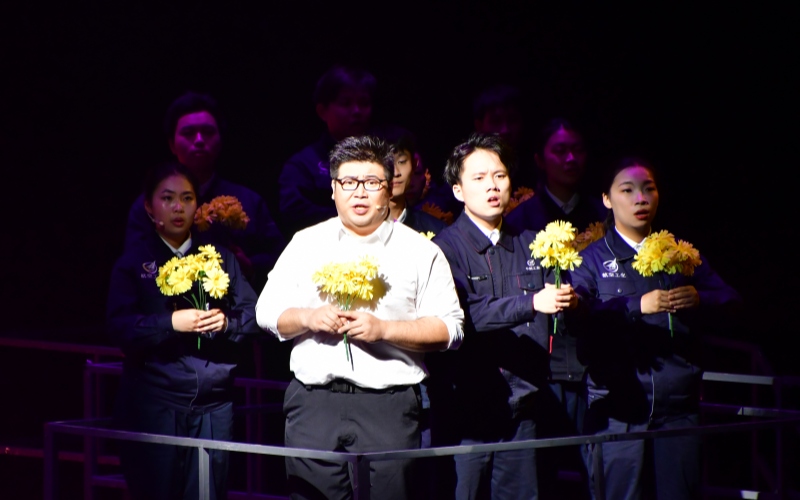 羅陽扮演者。韓青化祎攝