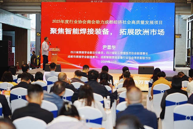 成都市溫江區“蓉城先鋒?蓉會萬里”社企“新”連心·溫江一家親·魚鳧萬里匯行動在光華商圈啟動。溫江區委社會工作部供圖