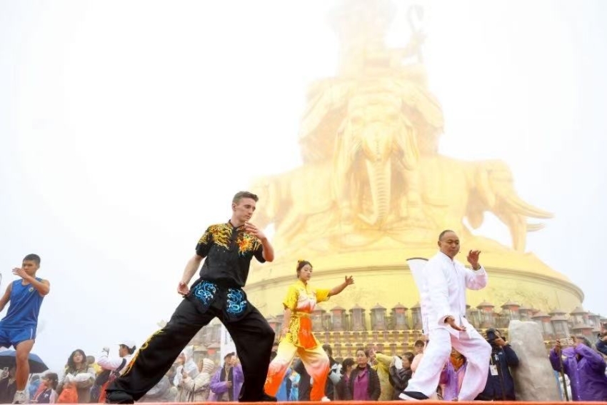 金頂論劍活動現場。峨眉山市委宣傳部供圖