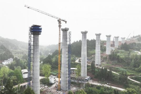 唐家壩渡槽刷新四川水利工程渡槽空心墩高度紀錄該墩高91米，相當于30層樓高，是亭子口灌區一期工程最高的空心墩，同時也刷新了四川水利工程渡槽空心墩的高度紀錄。