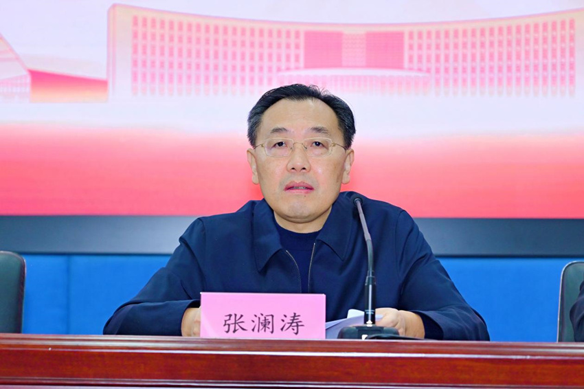 中共四川省委教育工委副書記、教育廳黨組成員張瀾濤講話。周鴻媛、張茹楠攝