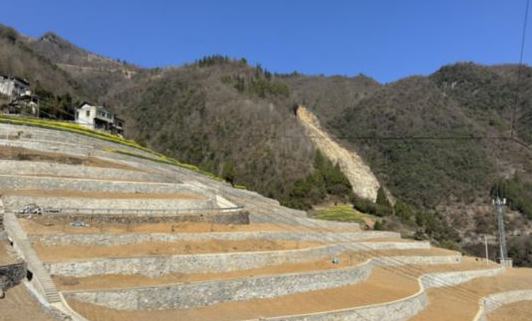 看萬源“三跑田”變“金銀田” 得益于丹江口庫區及上游任河流域水土保持國債項目的精準施策，廟子鄉1600余畝“三跑田”蝶變為保水、保土、保肥的“三保田”。