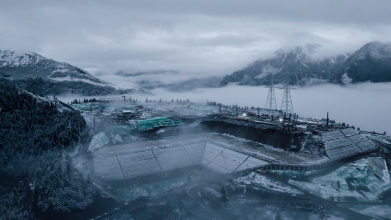 10月25日，阿壩1000千伏變電站建設現場迎來降雪，一片銀裝素裹。國網四川建設公司供圖