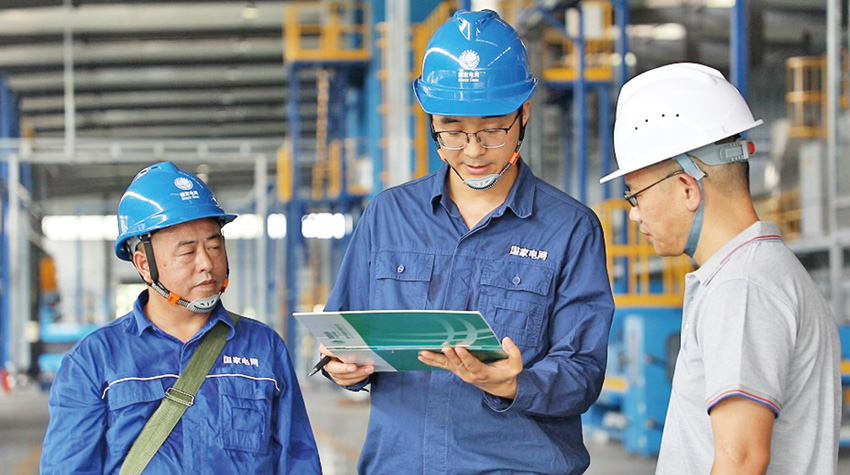 “電力精算師”進企優化電力服務。巴中市委宣傳部供圖