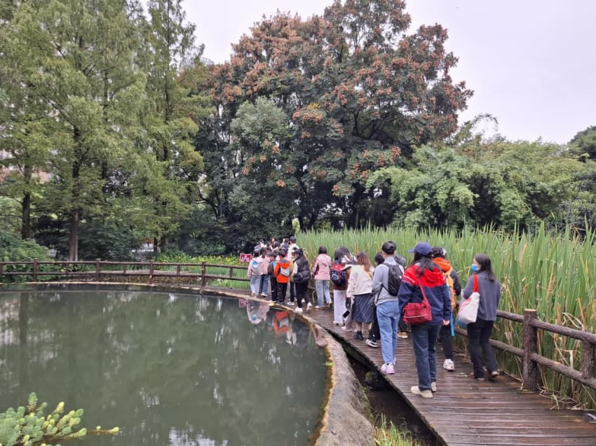 參觀活水公園。郭怡攝