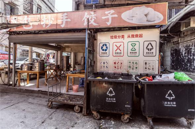 改造前的工人村片區一角。四川省住房和城鄉建設廳供圖