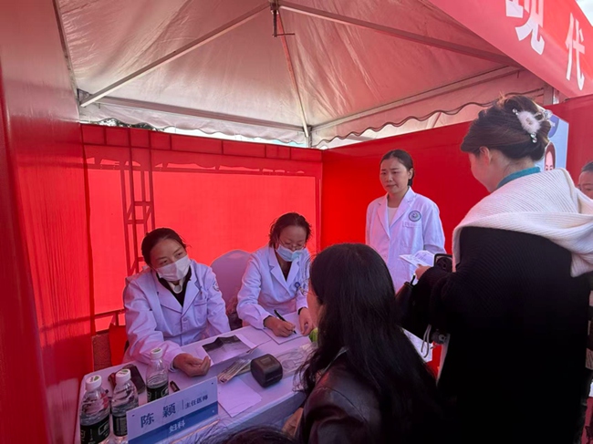 “四川省萬名醫護走基層”志愿服務現場。宣傳統戰部供圖
