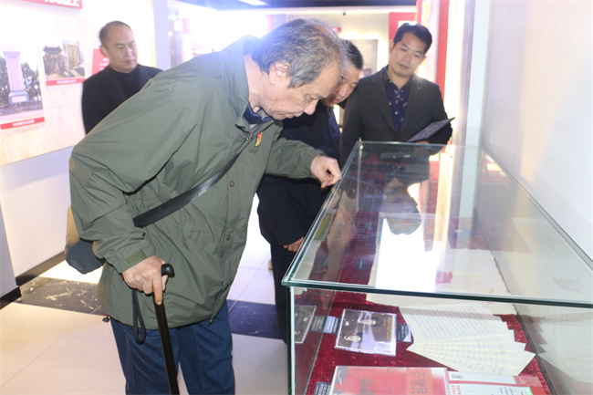 參觀革命烈士事跡陳列館。富順縣退役軍人事務局供圖