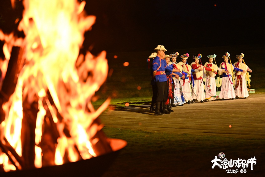 第七屆大涼山戲劇節在四川省涼山彝族自治州西昌市正式啟幕。涼山州委宣傳部供圖