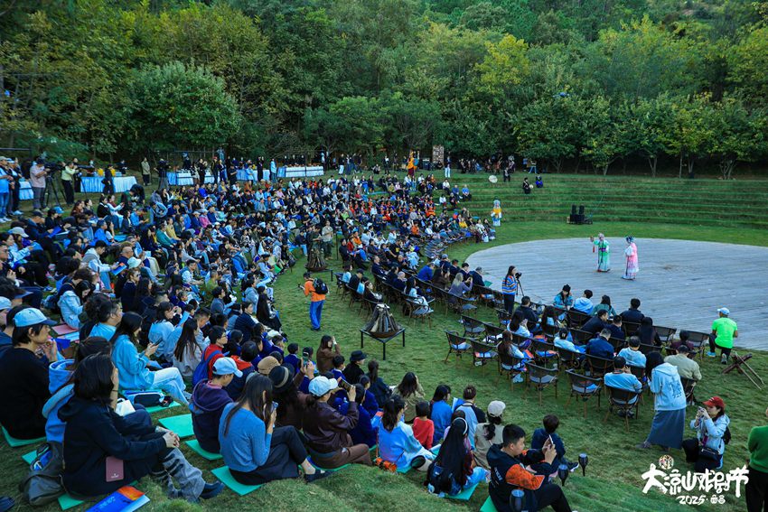 第七屆大涼山戲劇節在四川省涼山彝族自治州西昌市正式啟幕。涼山州委宣傳部供圖