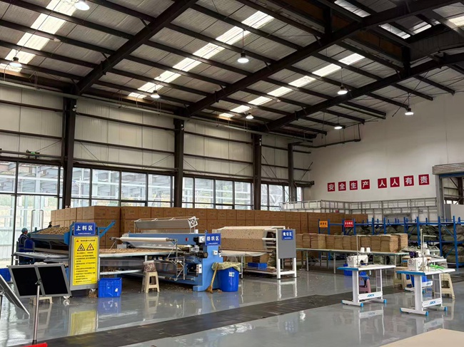 大涼山高原生態艾草產業基地生產車間。趙璐琪供圖