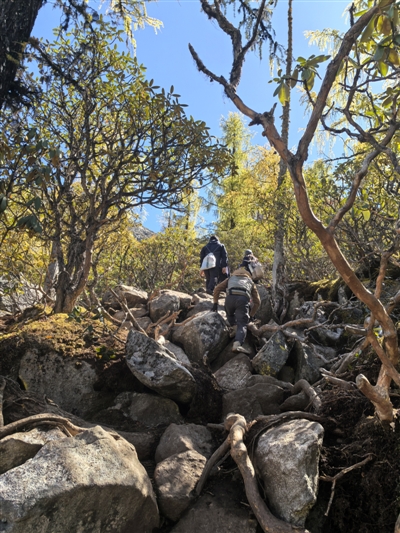 丹巴黨嶺穿越路線上的亂石灘