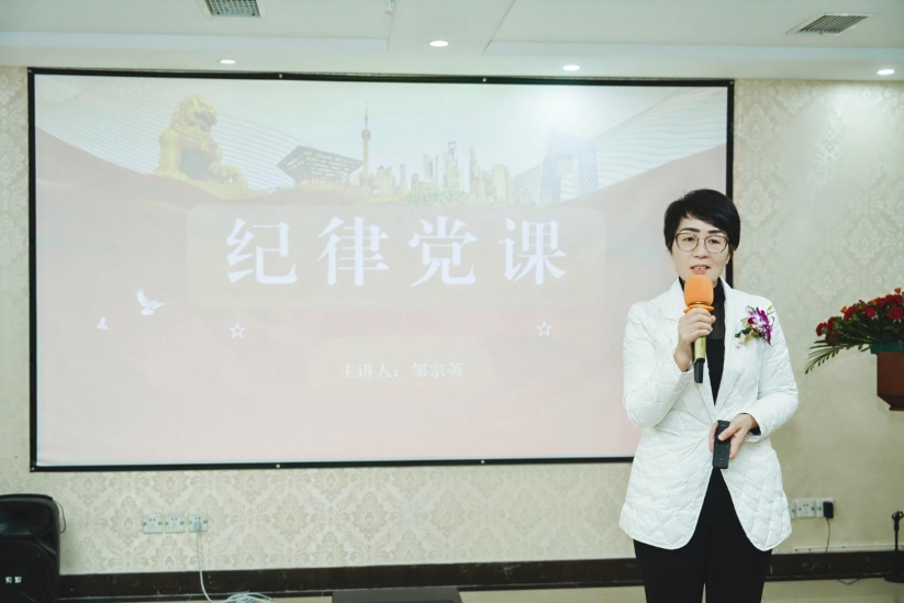 鄒宗英進行專題講座。四川省中醫芒針協會供圖