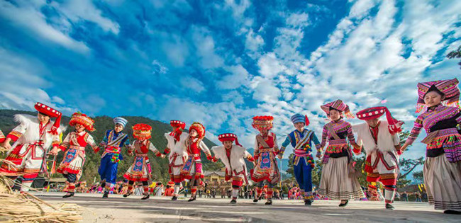 傈僳族傳統舞煥新亮相。米易縣新山傈僳族鄉新山村委會