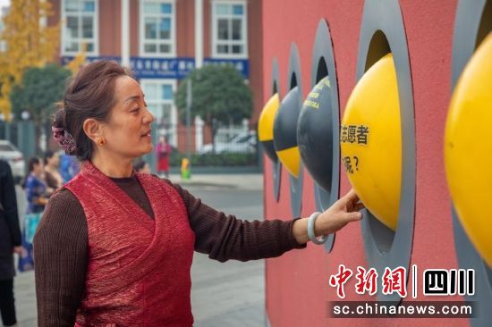 雙流區在少數民族聚居社區打造民族特色文化墻。雙流區供圖