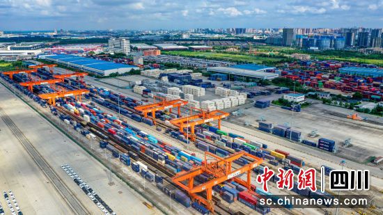 成都青白江國際鐵路港。 張浪 攝