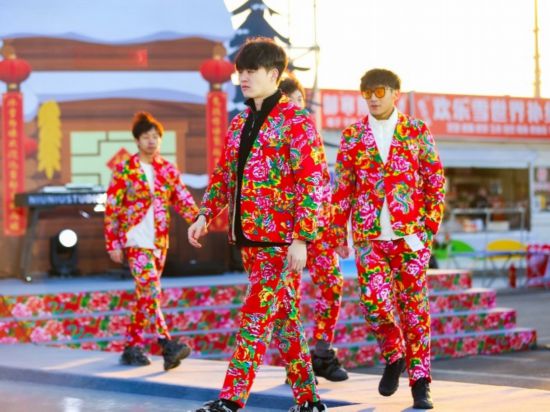 東北滑雪走秀現場。人民網記者 許維娜攝