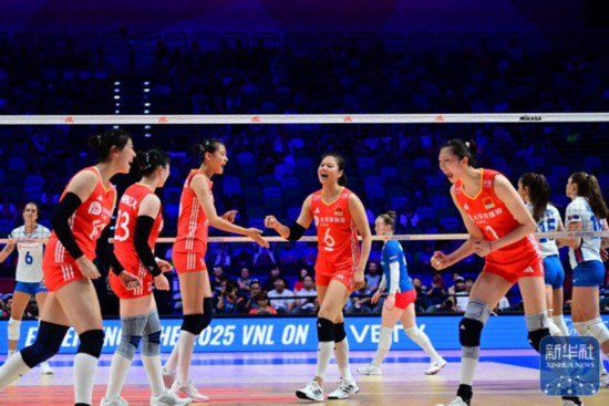 中國隊球員在比賽中慶祝。新華社記者 朱煒 攝