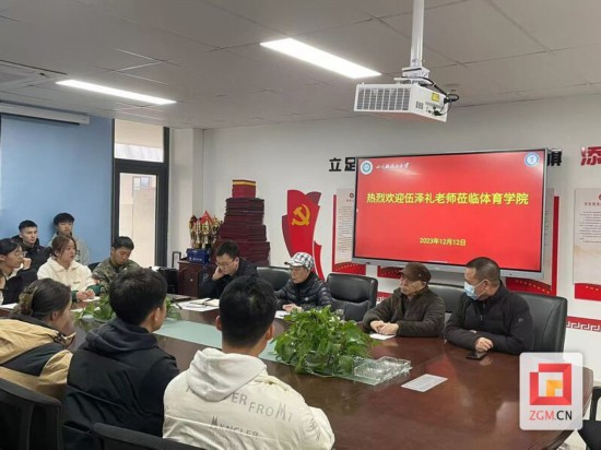 兩位老人和四川輕化工大學學子面對面交流