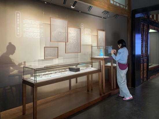 觀眾正在參觀展覽。人民網記者 韋衍行攝
